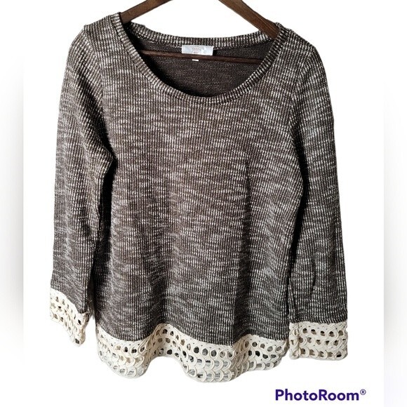 Entro Long-sleeved Sweater with Cutout Detail Trim - Picture 1 of 12